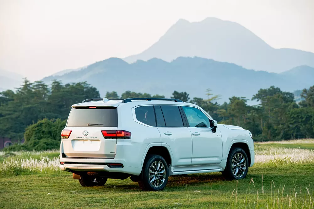 Lượng xăng tiêu thụ của Toyota Land Cruiser 300 HEV giảm hơn 22,7% so với bản máy xăng
