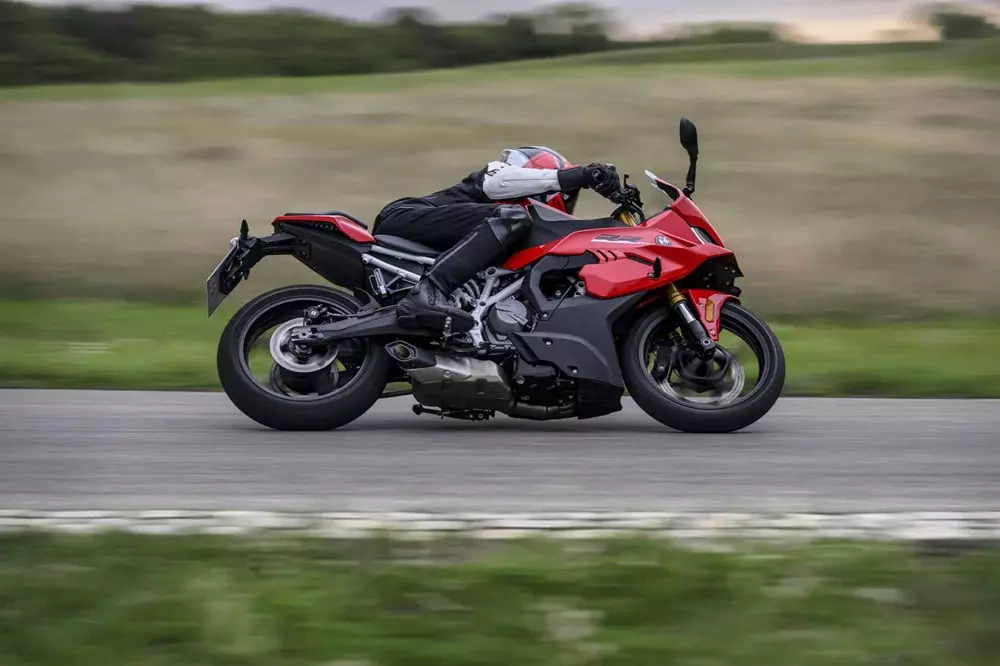 bmw-f-450-rr-1-1da4 BMW F 450 RR ra mắt như phiên bản thu nhỏ và giá rẻ của "cá mập" S 1000 RR - Ảnh 4.