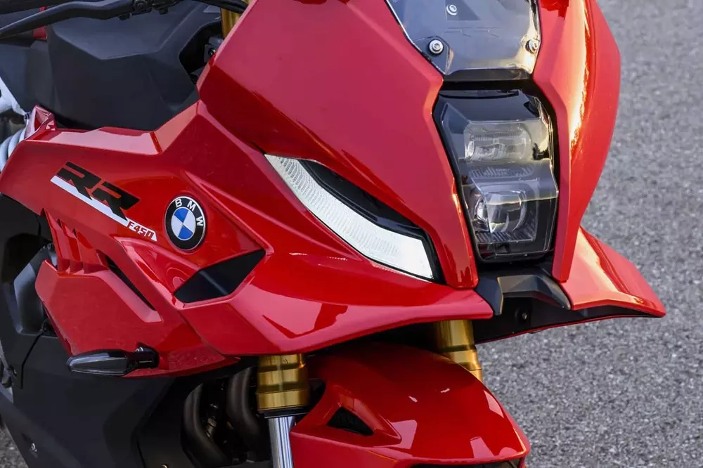bmw-f-450-rr-2-5544 BMW F 450 RR ra mắt như phiên bản thu nhỏ và giá rẻ của "cá mập" S 1000 RR - Ảnh 3.