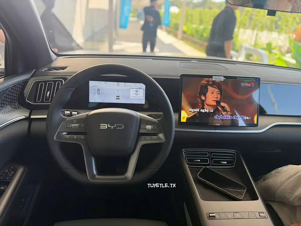 BYD Sealion 5 có tính năng hát karaoke trên xe
