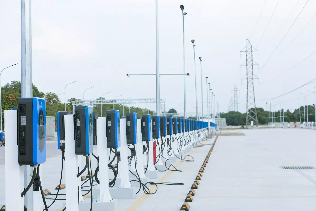 Trạm sạc ô tô điện VinFast lớn nhất Việt Nam chính thức đi vào vận hành, quy mô tới 1.038 cổng - Ảnh 3.