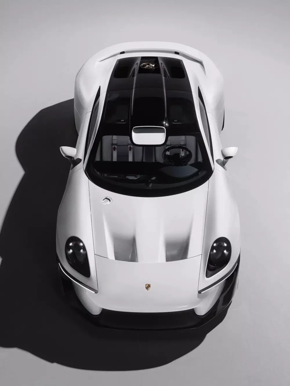 porsche-mission-s-3-82dc Trên nắp ca-pô của Porsche Mission S có 2 hốc hút gió lớn
