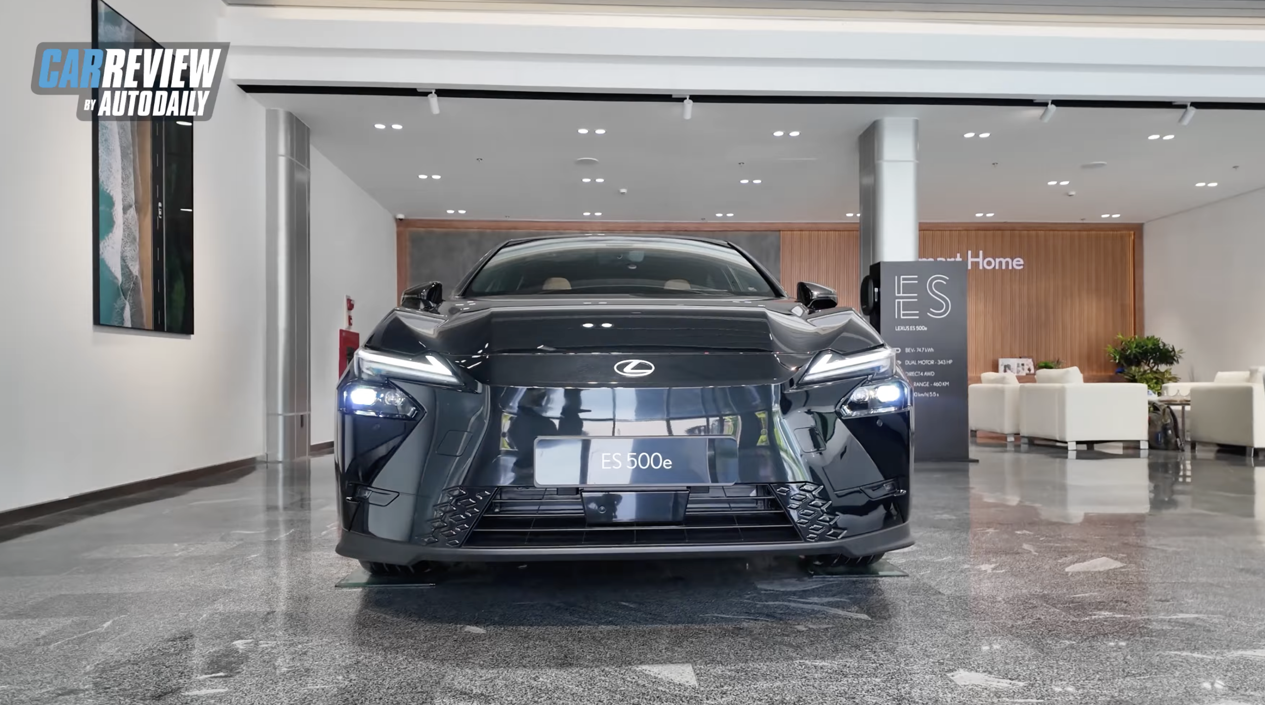 Lexus ES500e: Xe điện nhà giàu, đẹp tinh tế nhưng… sạc ở đâu?