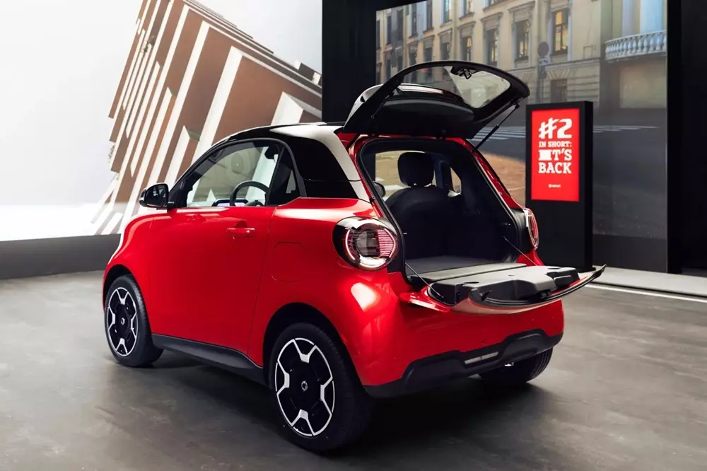 smart-2-3-dd28 Smart #2 sở hữu cửa cốp chia đôi