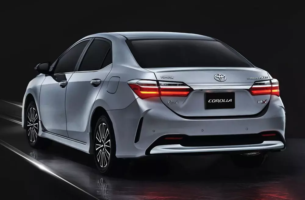 toyota-corolla-altis-2027-1-e019 Toyota Corolla Altis 2027 có thêm cản sau mới