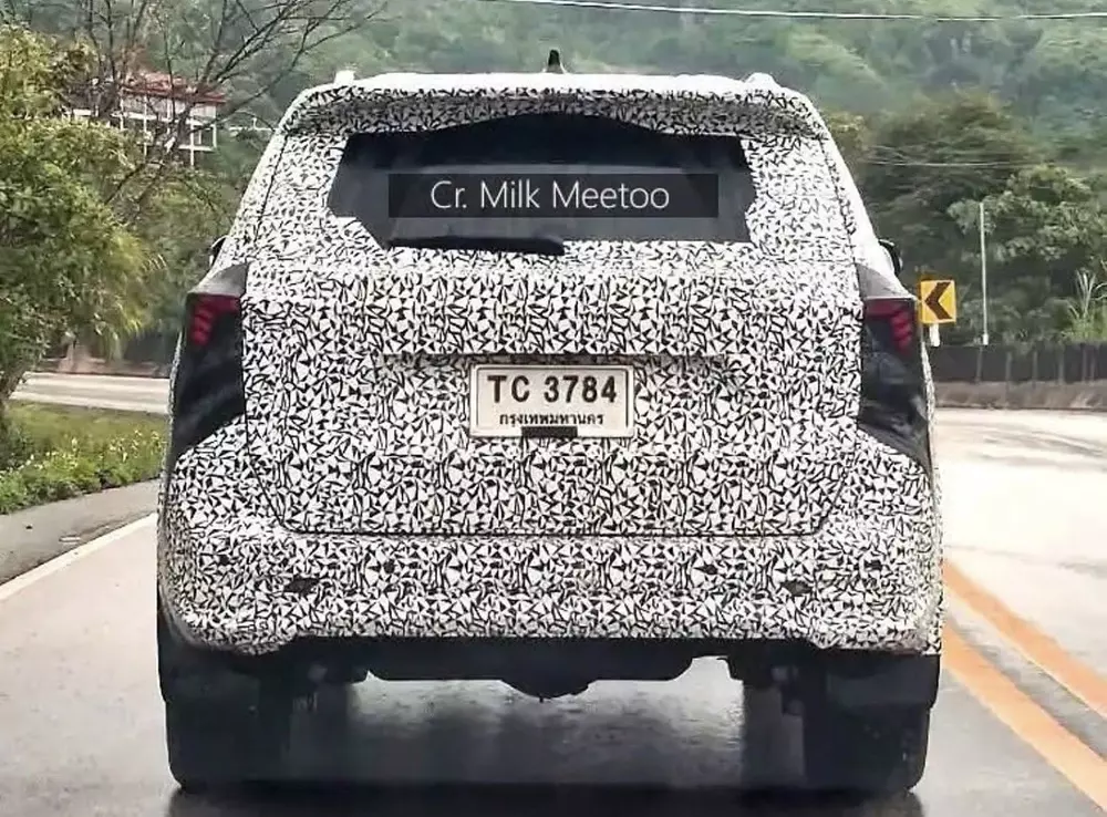 toyota-fortuner-2027-5-f83e Toyota Fortuner 2027 có thêm đèn hậu mới